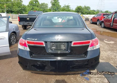 2011 Honda Accord 2.4 Ex из США, поврежденный, VIN 1HGCP2F7XBA110738